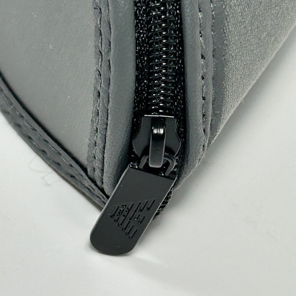 Armani glasses/sunglasses case with cleaning cloth grey - Picture 4 of 7